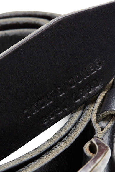 Ceinture noire en cuir by ACCESSORIES BY JACK & JONES avec logo en relief.