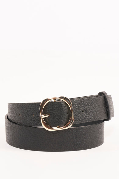 Zwarte leren riem van Access®, met een ovale gouden gesp.