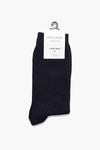 Zwarte sokken van ACCESSORIES BY JACK & JONES, gepresenteerd op een kartonnen verpakking met een hanger.