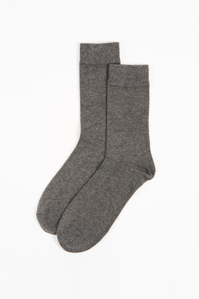 Chaussettes grises par ACCESSORIES BY JACK & JONES, deux chaussettes lisses sur un fond blanc uni.