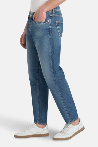 Wijde spijkerbroek in donkerblauw denim van Le Temps des Cerises, met zichtbare stiksels en een casual stijl.