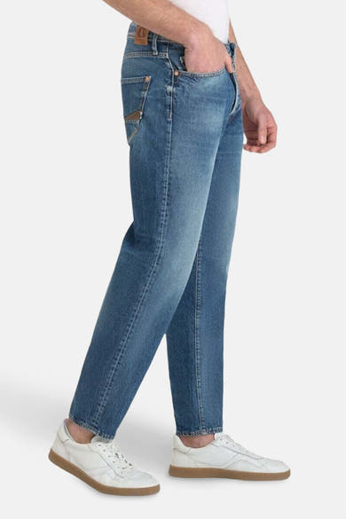 Wijde spijkerbroek in donkerblauw denim van Le Temps des Cerises, met zakken en onafgewerkte zoom.