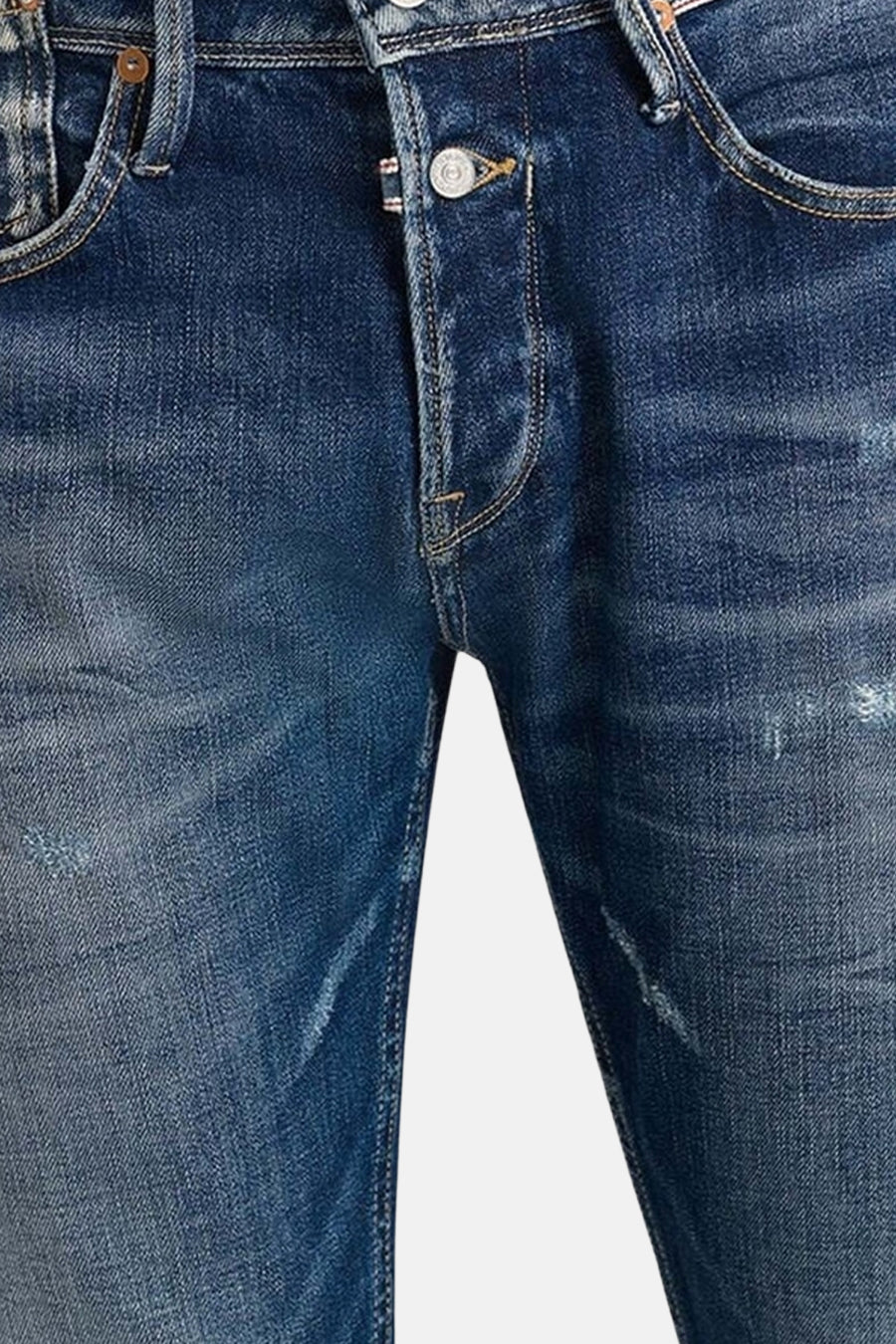 Slim jeans in donkerblauw denim van Le Temps des Cerises, met versleten en uitgewassen details.