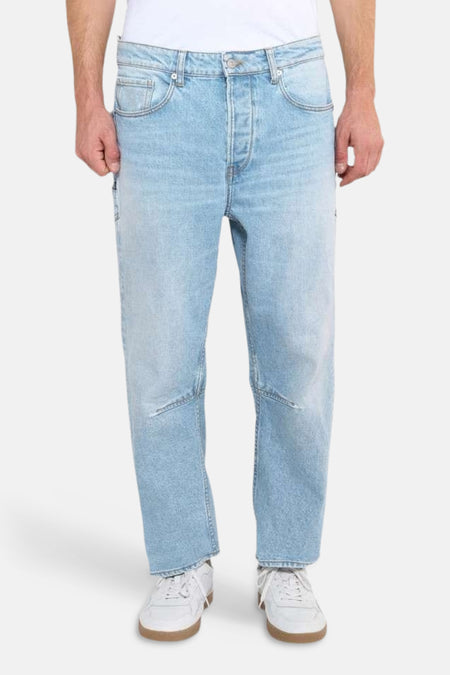 Wijde spijkerbroek in lichtblauw denim van Le Temps des Cerises, met used-effect en rechte pasvorm.