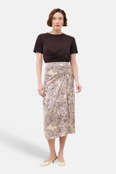 Jupe 3/4 multicolore de CAROLL avec un motif cachemire et une coupe portefeuille.