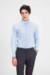 Blauwe blouse met lange mouwen van PREMIUM by JACK & JONES, gedragen met een donkere broek, van achteren gezien.