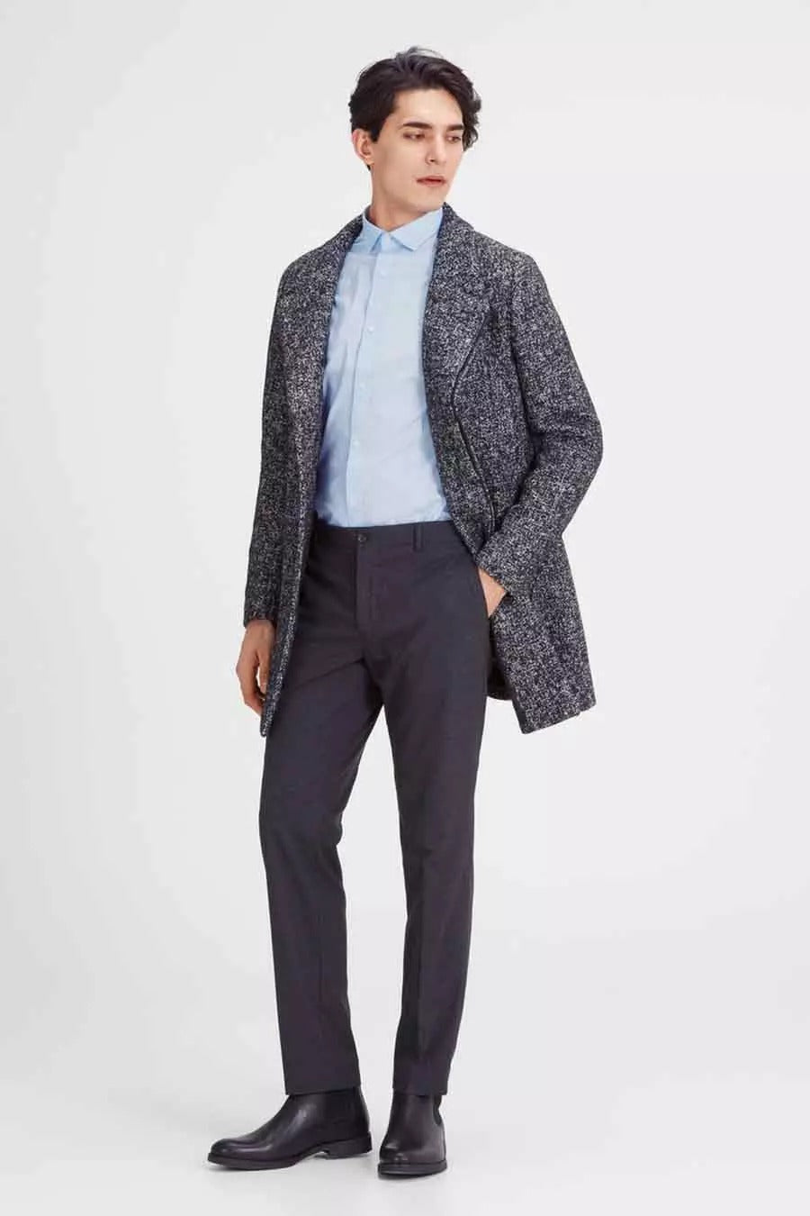 Blauwe blouse met lange mouwen van PREMIUM by JACK & JONES, gedragen met een gemêleerde jas.