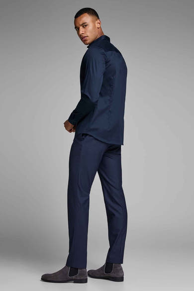 Blauw overhemd met lange mouwen van PREMIUM by JACK & JONES, met contrasterend inzetstuk en bijpassende broek.