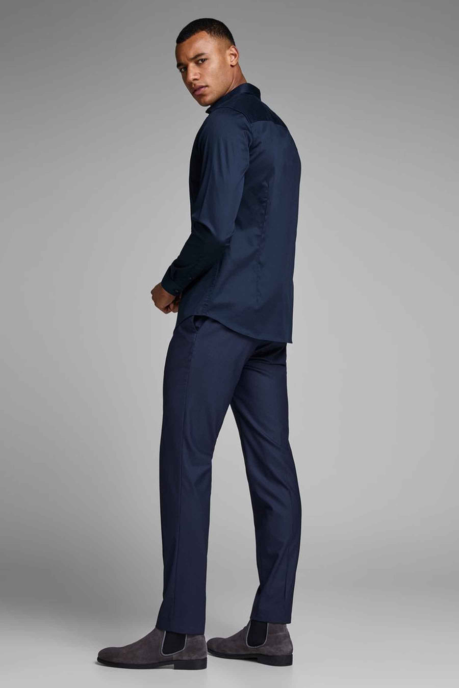 Blauw overhemd met lange mouwen van PREMIUM by JACK & JONES, met contrasterend inzetstuk en bijpassende broek.