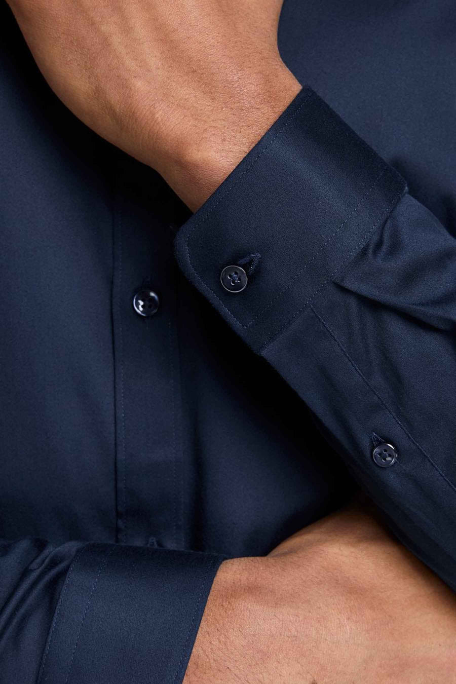 Donkerblauw overhemd met lange mouwen van PREMIUM by JACK & JONES, knoopsluiting en manchet detail.