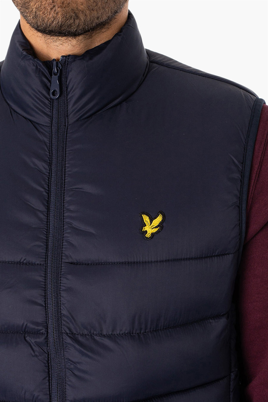 Veste sans manches bleue de LYLE & SCOTT, matelassée avec fermeture éclair et logo sur la poitrine.