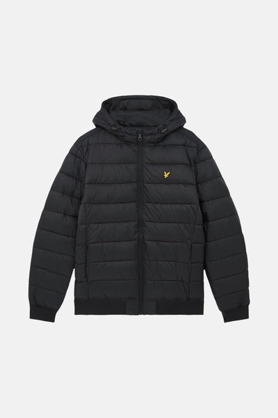 Veste courte noire de LYLE & SCOTT avec capuche, fermeture éclair et motif matelassé.