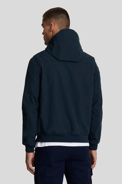 Veste de pluie bleue de LYLE & SCOTT, avec capuche et détails de couture visibles à l'arrière.