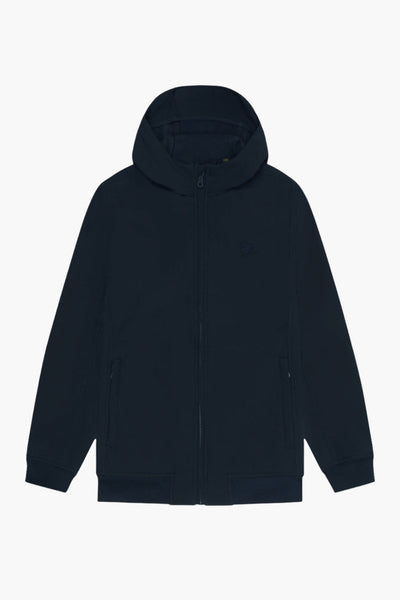 Blauwe regenjas van LYLE & SCOTT, met capuchon, met ritssluiting op een witte achtergrond.
