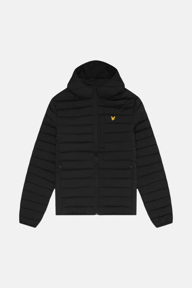 Veste de pluie noire de LYLE & SCOTT avec une capuche et un motif matelassé horizontal.