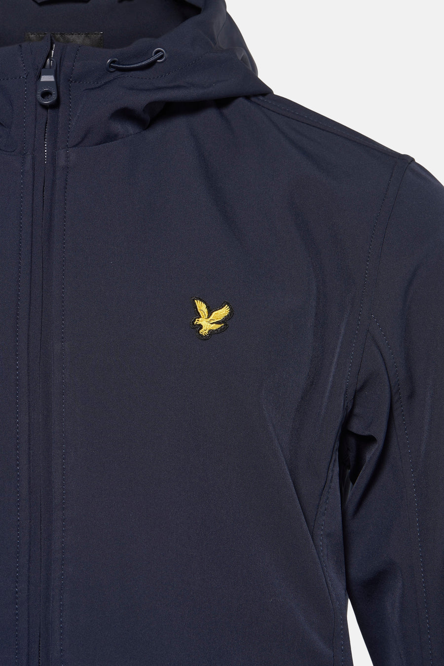 Blauwe regenjas van LYLE & SCOTT, met ritssluiting en logo op de borst.