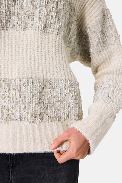 Beige trui met ronde hals van GARCIA, met decoratieve glitterstrepen en dikke gebreide textuur.
