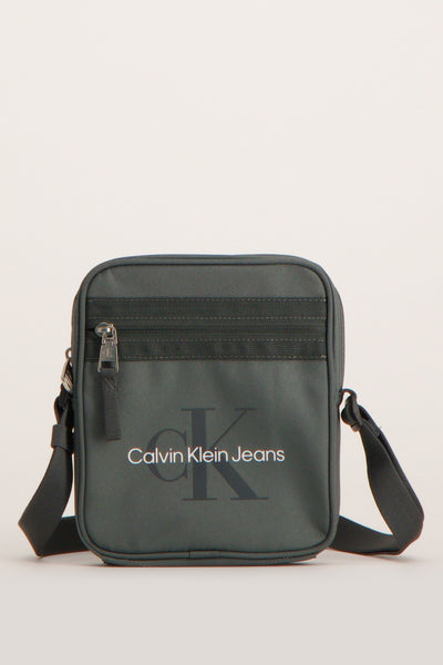 Sac à bandoulière gris de Calvin Klein Jeans, avec logo de la marque imprimé en blanc.