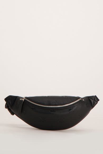 Sac à bandoulière noir de Calvin Klein, avec motif monogramme en relief et fermeture éclair argentée.
