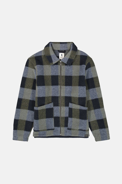 Veste en denim bleu moyen par GARCIA, à carreaux avec poches plaquées sur fond neutre.