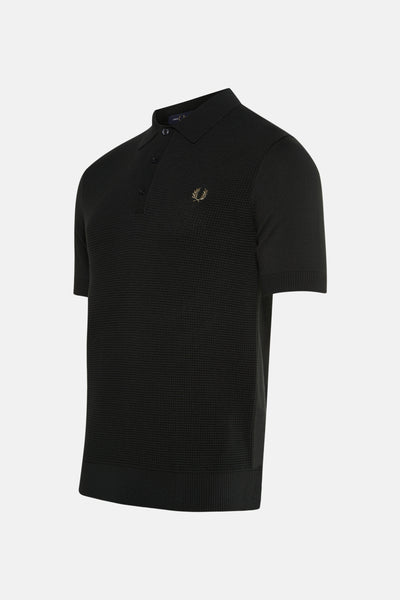 Pull vert FRED PERRY texturé avec boutons et logo brodé sur la poitrine.