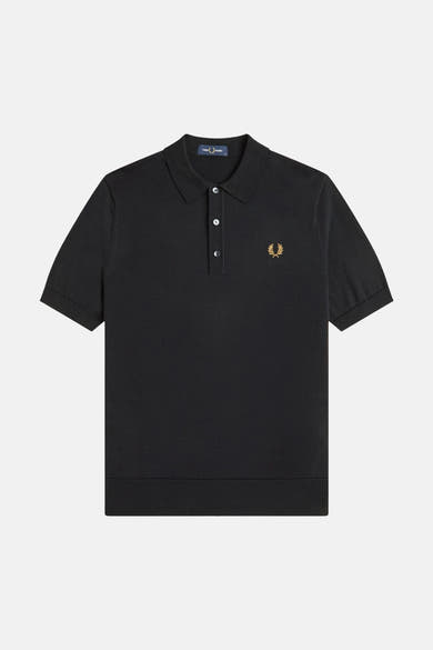 Polo noir en maille de FRED PERRY, avec logo brodé couleur or.