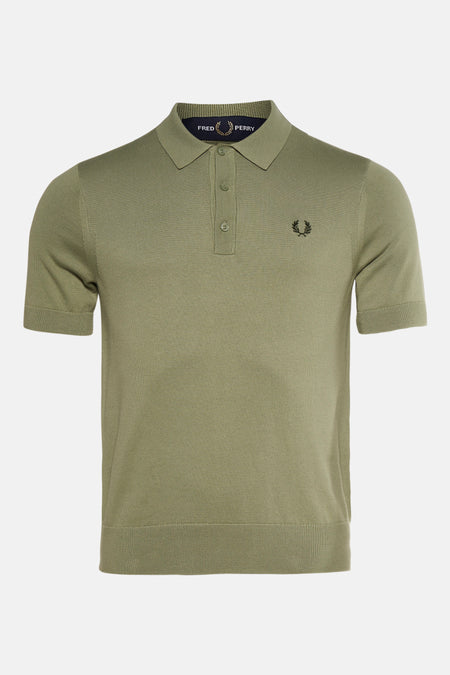Groen poloshirt met korte mouwen van Fred Perry, met geborduurd logo op de borst.