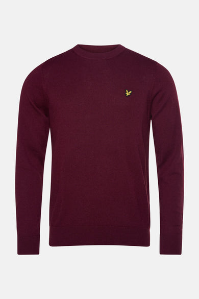 Bordeaux ronde hals trui van LYLE & SCOTT, in fijne breiwerk, met geborduurd logo op de borst.