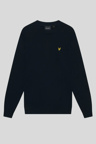 Donkerblauwe trui met ronde hals van Lyle & Scott, met geborduurd geel logo op de borst.