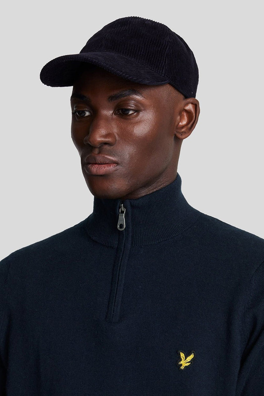 Pull à col roulé bleu de LYLE & SCOTT, avec fermeture éclair et logo brodé.
