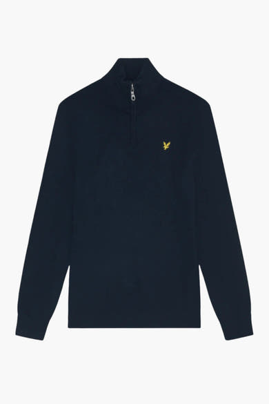 Pull à col roulé bleu marine de LYLE & SCOTT, avec un col zippé et le logo de la marque brodé.