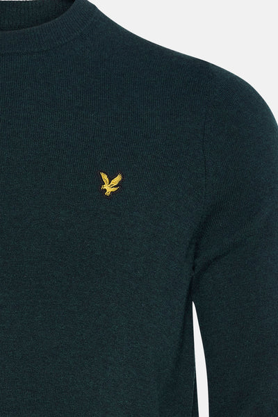 Pull ras du cou vert de LYLE & SCOTT, avec un logo doré brodé.