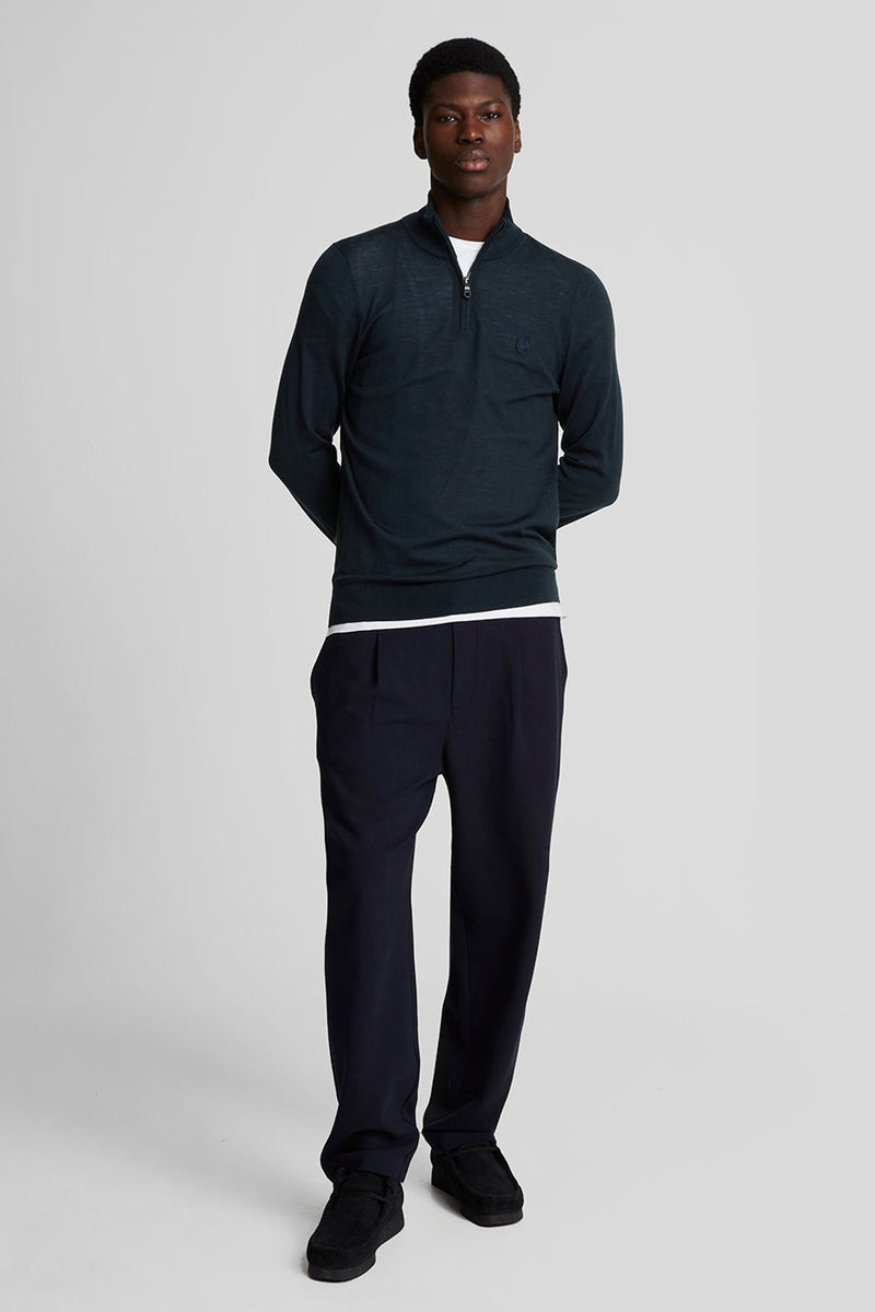 Blauwe coltrui met korte rits en geribbelde boorden van LYLE & SCOTT.