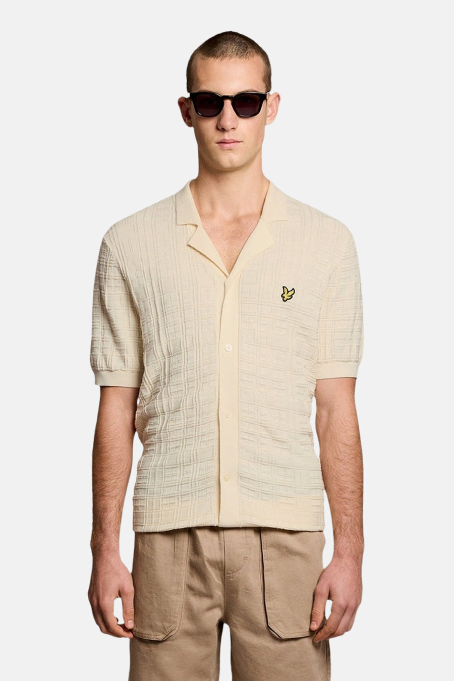 Ecru gilet van LYLE & SCOTT met getextureerd geruit patroon en korte mouwen, achterzijde.