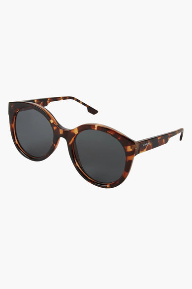 Lunettes de soleil marron de KOMONO, avec un motif écaille de tortue.