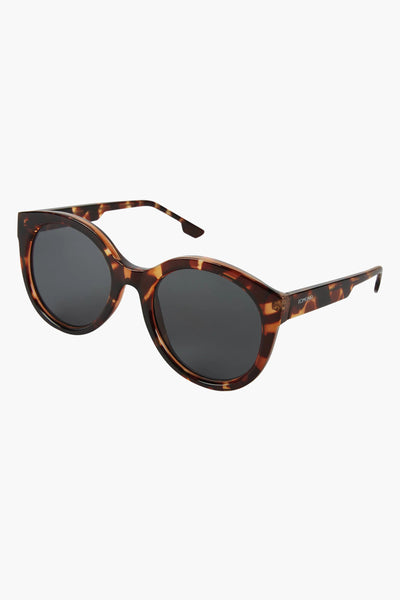 Lunettes de soleil marron de KOMONO, avec un motif écaille de tortue.