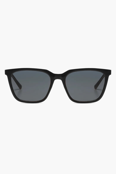 Lunettes de soleil noires de KOMONO, monture carrée classique et verres gris fumé.