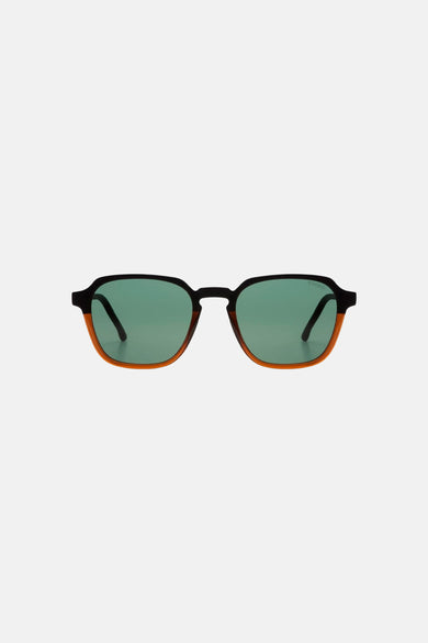 Lunettes de soleil multicolores de KOMONO, monture noire et orange, verres teintés verts.
