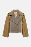 Veste courte beige de ADORE, avec empiècement à carreaux et coupe asymétrique.