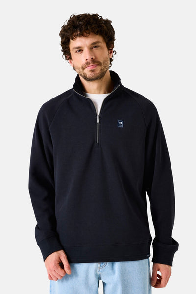 Sweat col roulé bleu marine de GARCIA, avec fermeture éclair argentée et patch logo carré.