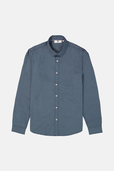Blauw overhemd met lange mouwen van GARCIA met een subtiel patroon en witte knopen.