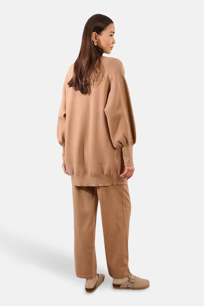 Beige Molly Bracken gilet met lange mouwen en bijpassende broek.