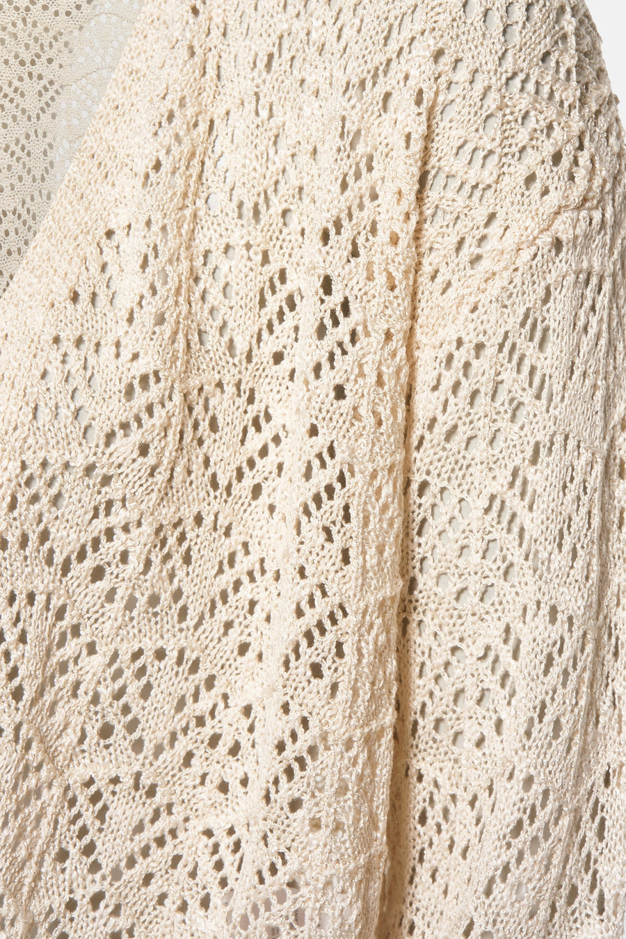 Ecru vest van Molly Bracken met ingewikkeld ajourpatroon en delicate textuur.