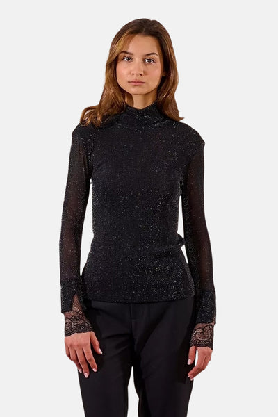 Zwarte T-shirt met lange mouwen van Molly Bracken met kanten details aan de manchetten.