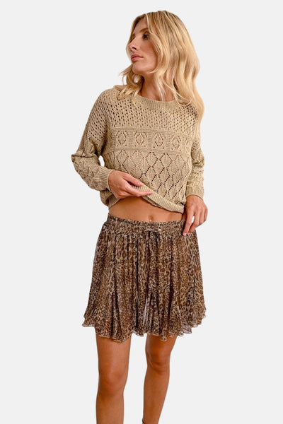 Pull doré à col rond Molly Bracken, avec détails ajourés et motif losanges.