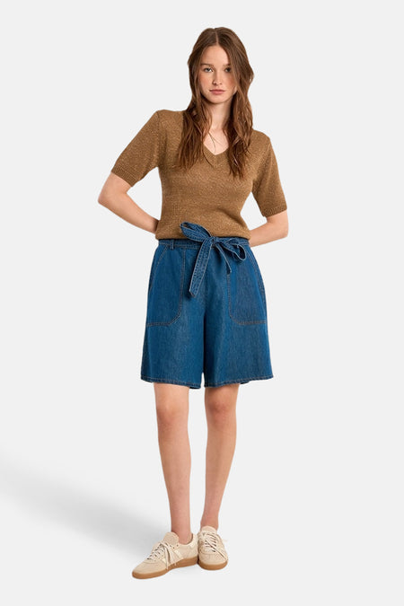 Pull col V cognac by Molly Bracken, avec manches courtes et une texture fine.