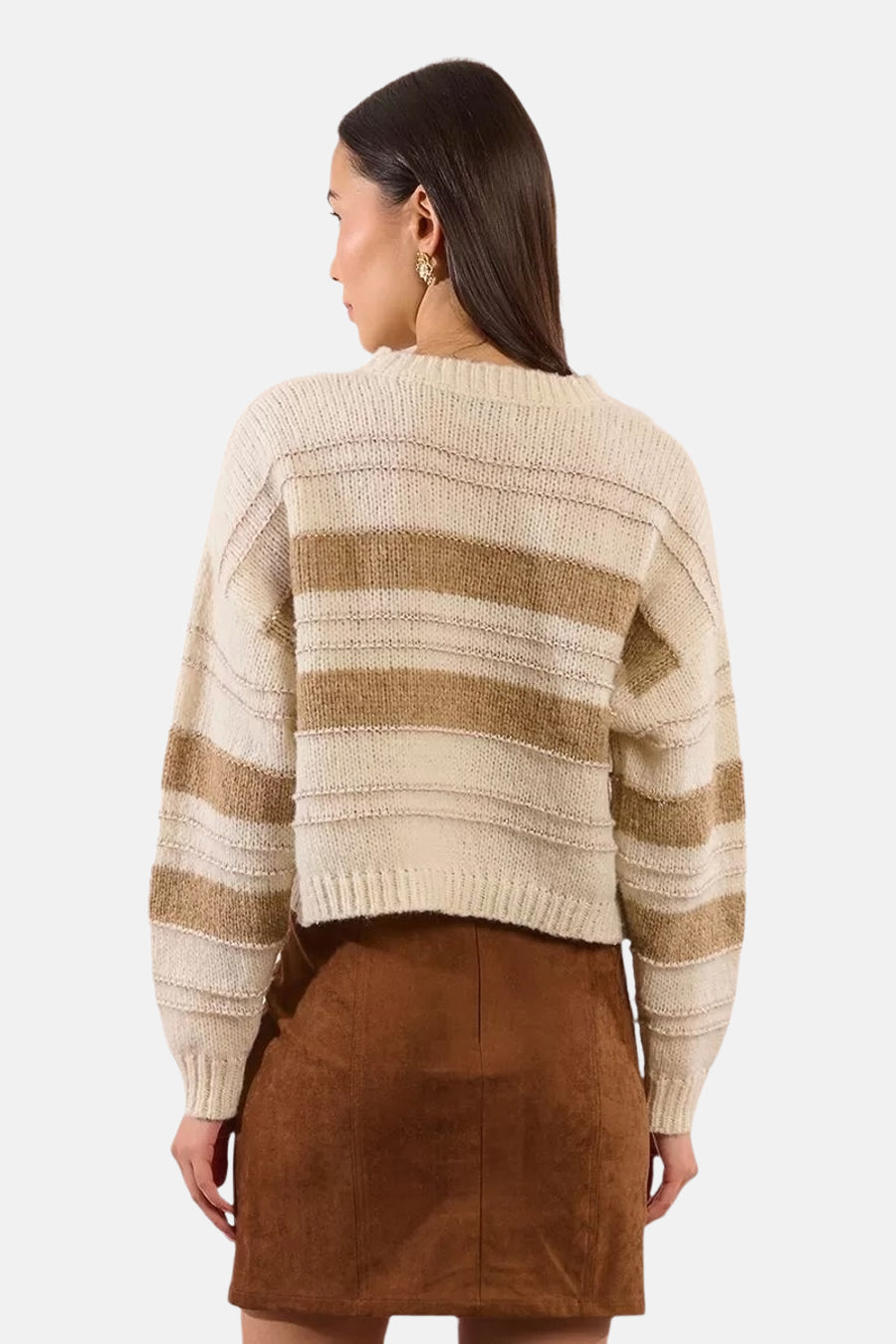 Beige ronde hals trui van Molly Bracken, met bruine strepen en getextureerde details.