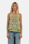 Mouwloos meerkleurig overhemd van Molly Bracken, met paisley-motief en uitsnede in de rug.