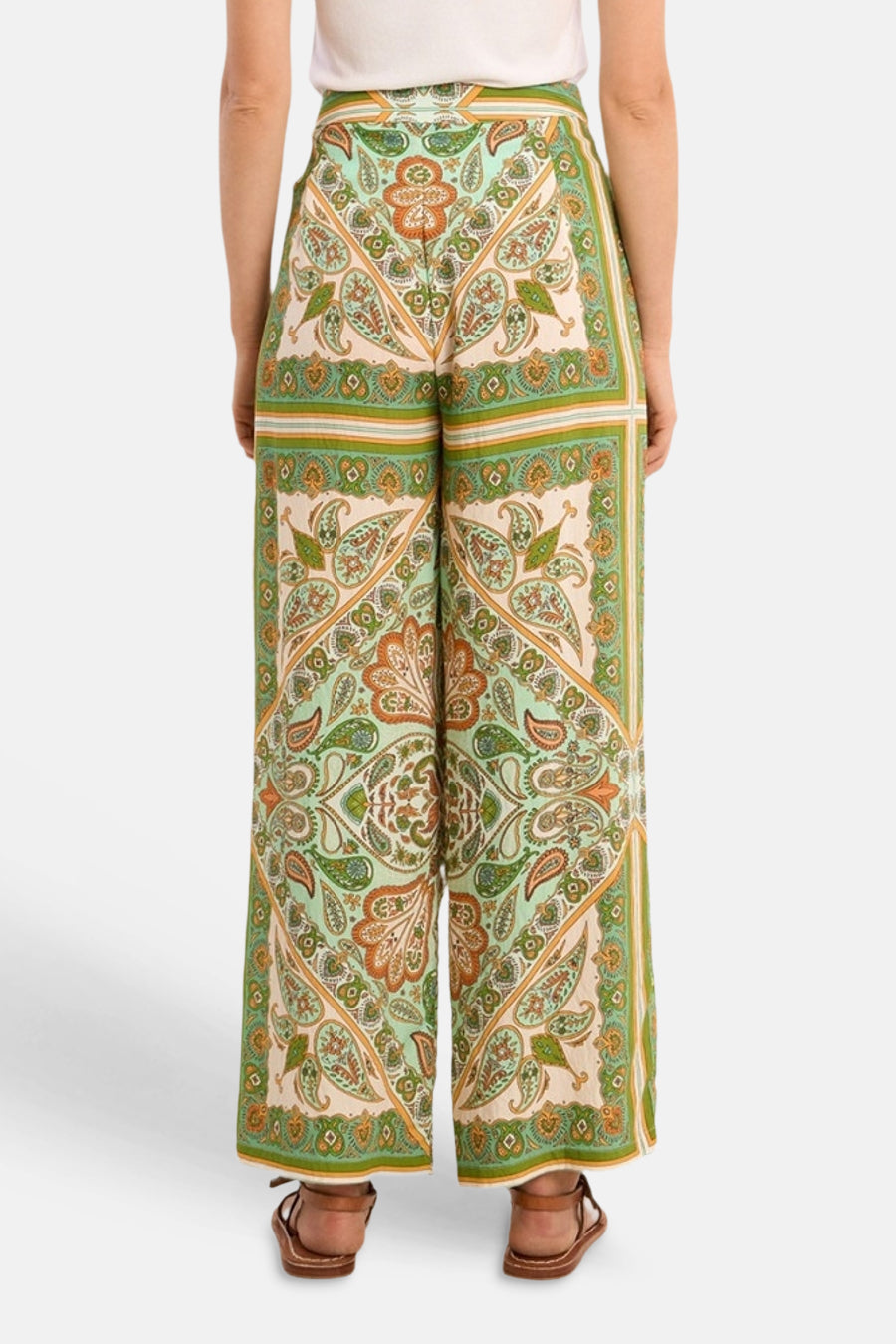 Pantalon multicolore de Molly Bracken avec motif cachemire vert et orange, coupe large, vue de dos.