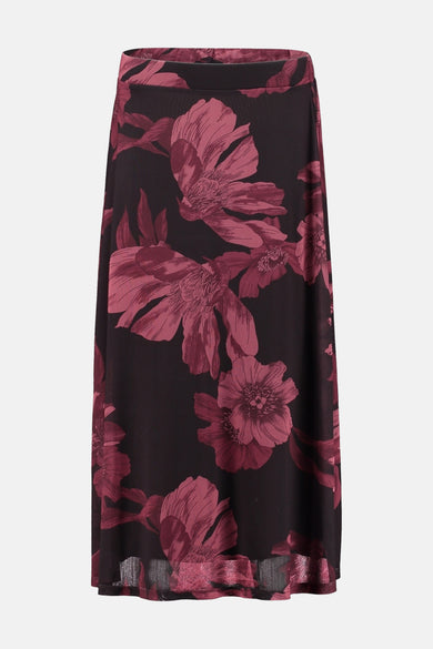 3/4 meerkleurige rok van ZABAIONE met een bordeauxrood bloemenpatroon op een zwarte achtergrond.